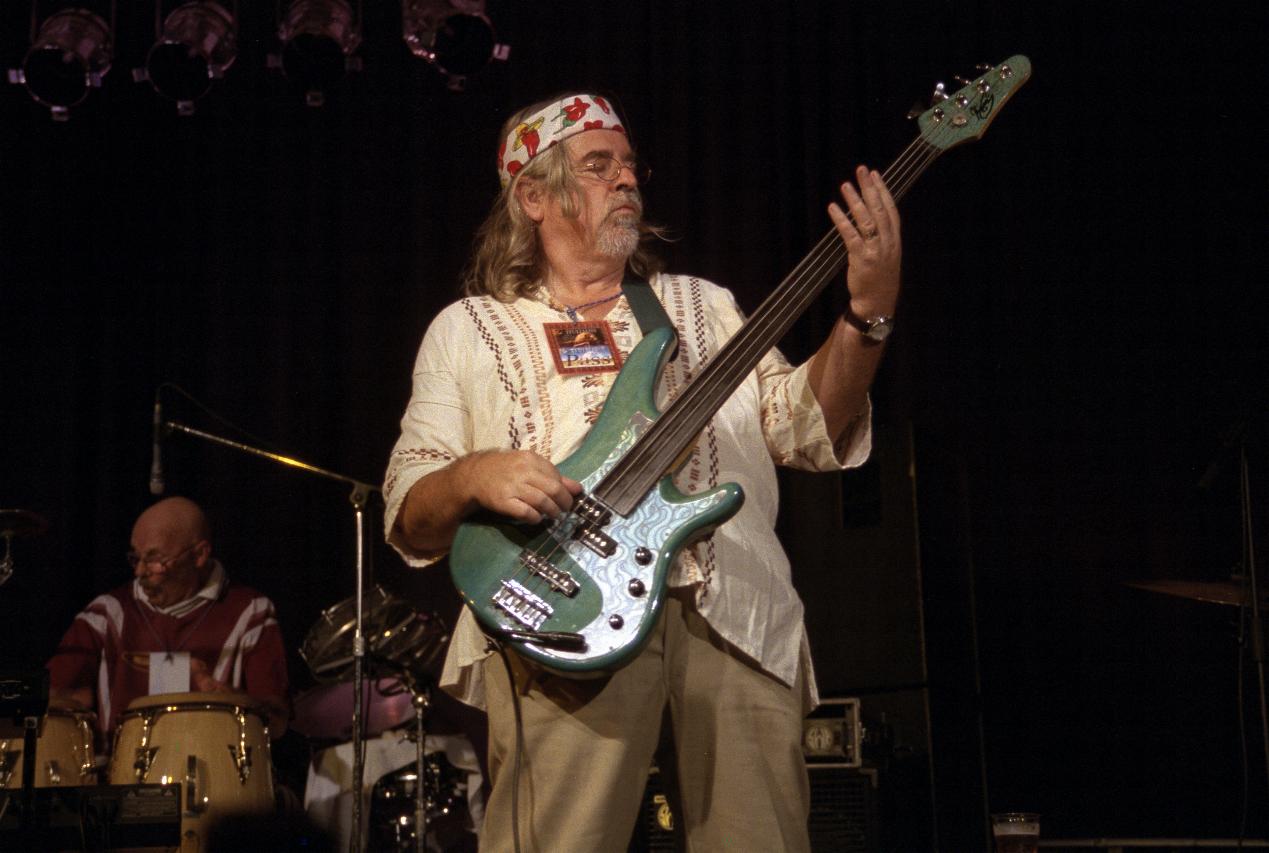 Glenn Cornick, Original Bassist in Jethro Tull, Dies at 67 - The